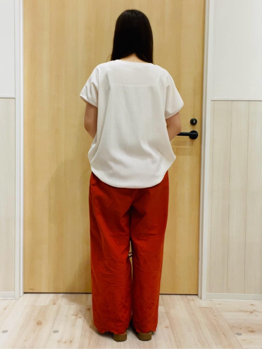 minamiさんの「SHOO･LA･RUE｜【S-LL】ブラウス見えする 軽やかな着心地の しぼしぼトップス」を使ったコーディネート