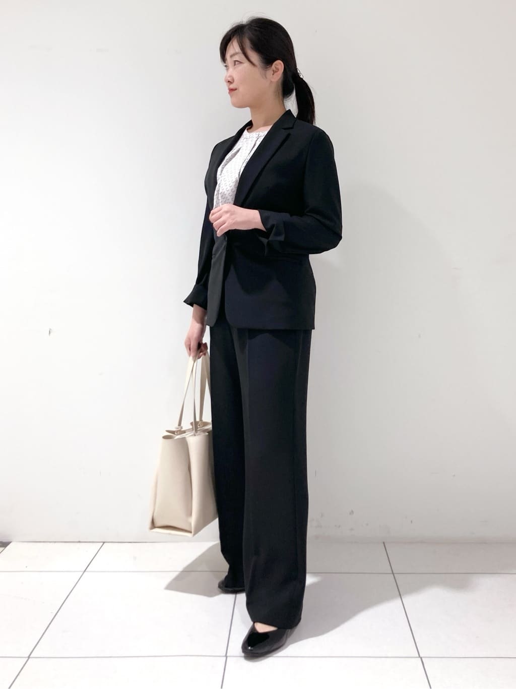 momokoさんの「INDIVI｜【定番スーツ／UVケア／洗える】ウール調テーラードジャケット」を使ったコーディネート
