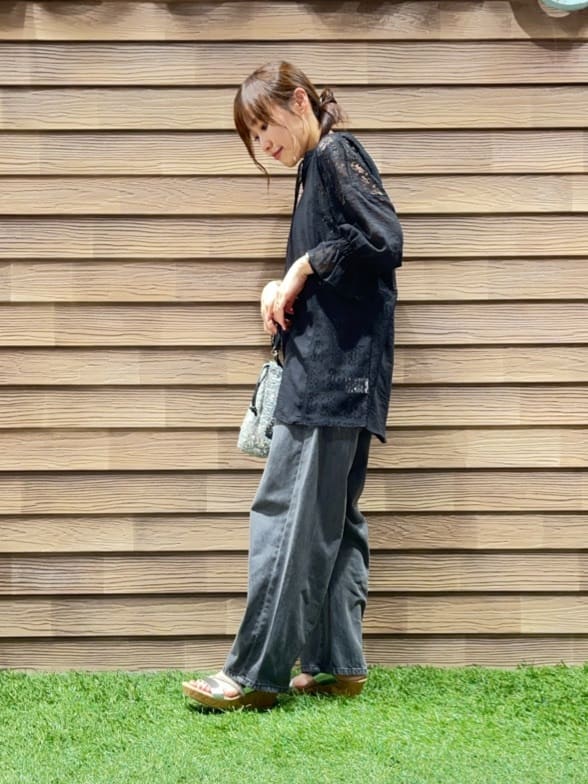 himiさんの「SHOO･LA･RUE｜【着丈選べる】一枚でこなれ見え サイドレースブラウス」を使ったコーディネート