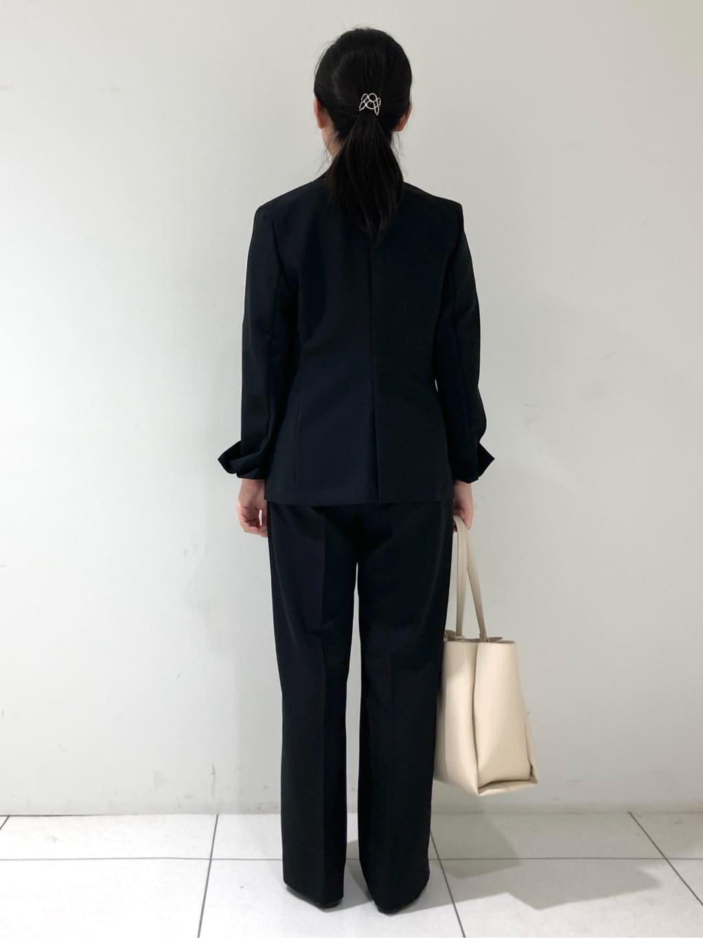 momokoさんの「INDIVI｜【定番スーツ／UVケア／洗える】ウール調テーラードジャケット」を使ったコーディネート