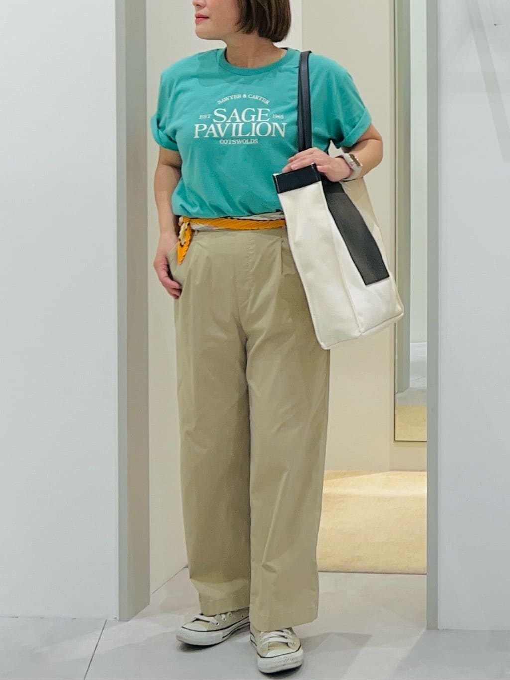 タナさんの「THE SHOP TK｜カレッジ＆フォトプリントTシャツ【洗濯機OK】」を使ったコーディネート