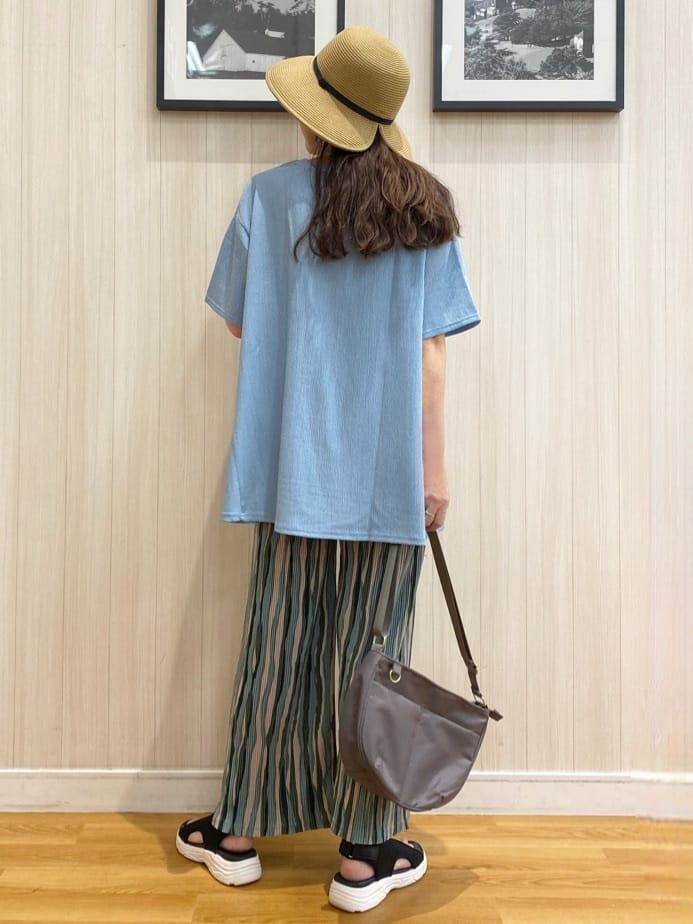 natsuさんの「SHOO･LA･RUE｜【S-LL/洗える/体型カバー/5分袖】涼しくきれいに決まる Aライントップス」を使ったコーディネート