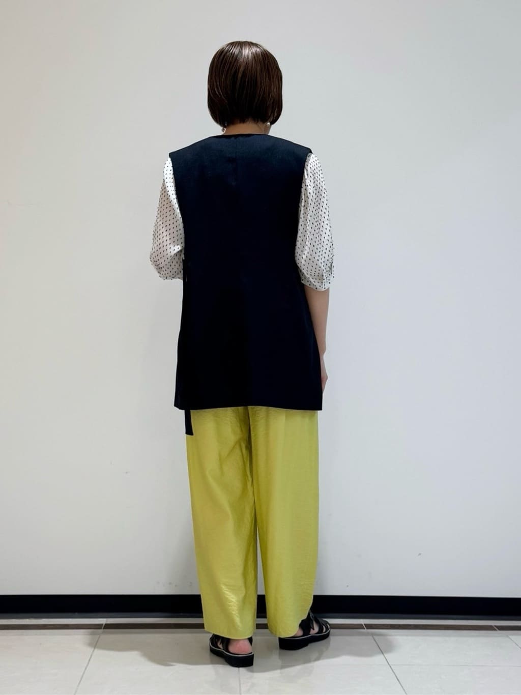mikaさんの「INDIVI｜【洗える／UVケア／SETUP可能】ドロストワイドパンツ」を使ったコーディネート