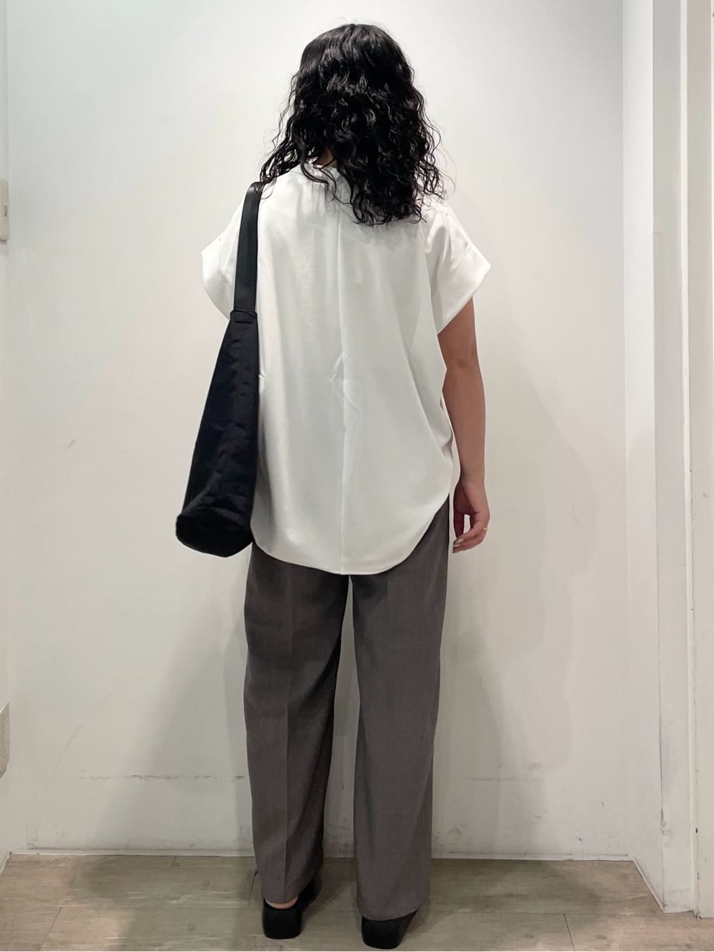 sumicaさんの「OPAQUE.CLIP｜ウエストサテン使いイージーワイドパンツ【洗濯機洗い可】」を使ったコーディネート