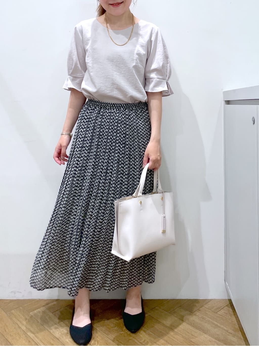 Junさんの「index｜《8色展開／XS-LLサイズ》タックパフスリーブブラウス【洗濯機洗い可／吸水速乾／防シワ／抗ピル】」を使ったコーディネート