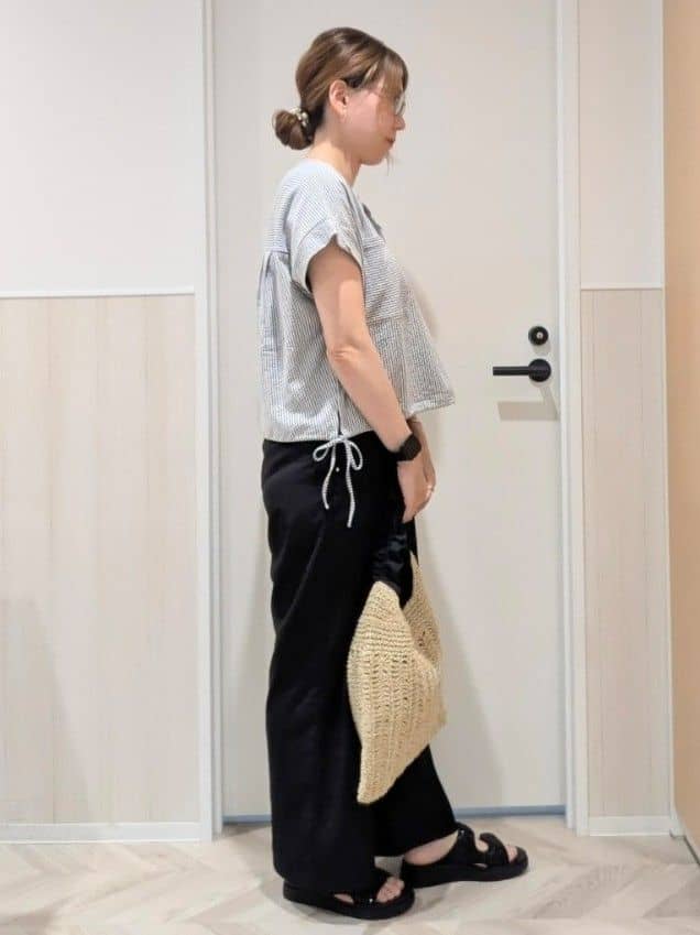 miyuさんの「SHOO･LA･RUE｜【洗える/S-LL】シルエット変化を楽しめる サッカーストライプ柄スキッパートップス」を使ったコーディネート