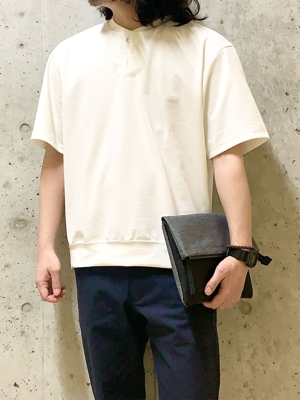 木村剛さんの「TAKEO KIKUCHI｜【全7サイズ&times;8色展開！】トップマルチヘリンボン パンツ」を使ったコーディネート