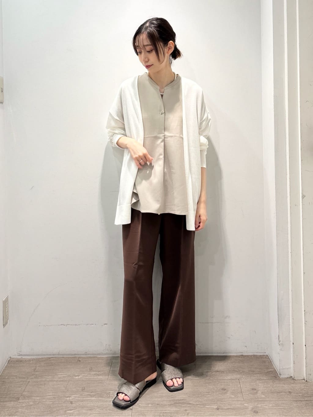 ぶまりんさんの「OPAQUE.CLIP｜《7色展開／SS-LLサイズ》ストレッチスキッパーブラウス／セットアップ対応【洗濯機洗い可／防シワ】」を使ったコーディネート