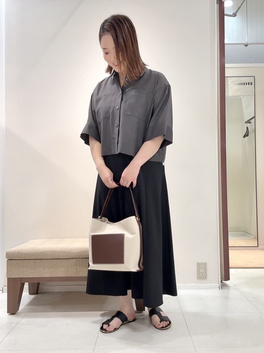 YUIさんの「UNTITLED｜【前開き/洗える】ショート丈シアーシャツ」を使ったコーディネート