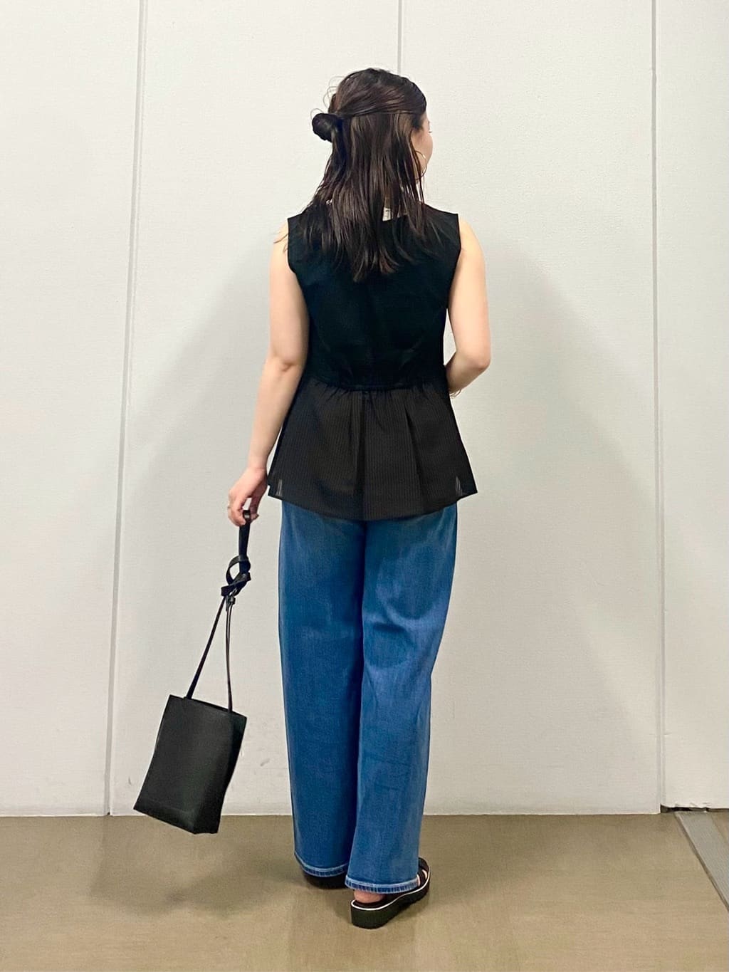 misakiさんの「INDIVI｜【洗える／レイヤードにも活躍】ペプラムインナートップス」を使ったコーディネート