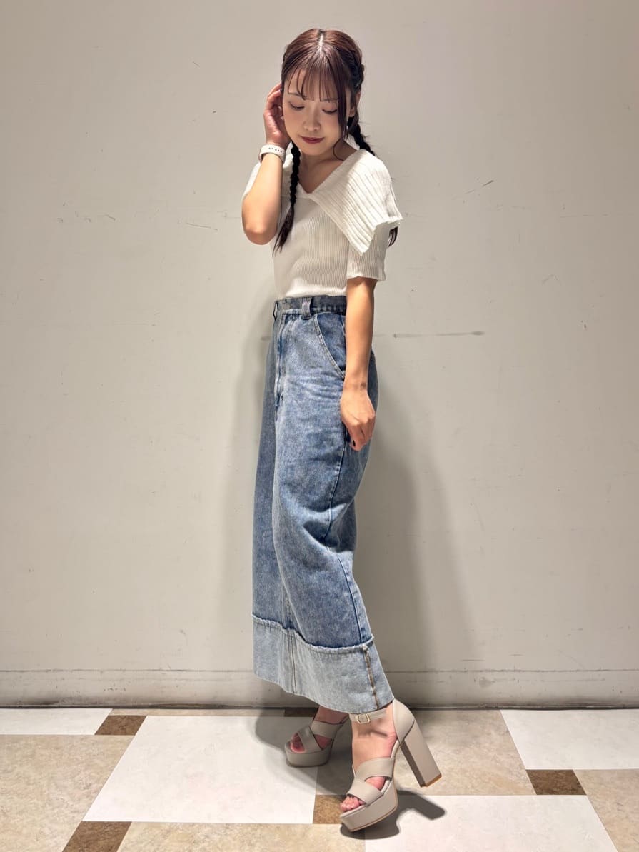 せらら⭐️さんの「ESPERANZA｜ネックベルトチャンキーヒールサンダル」を使ったコーディネート