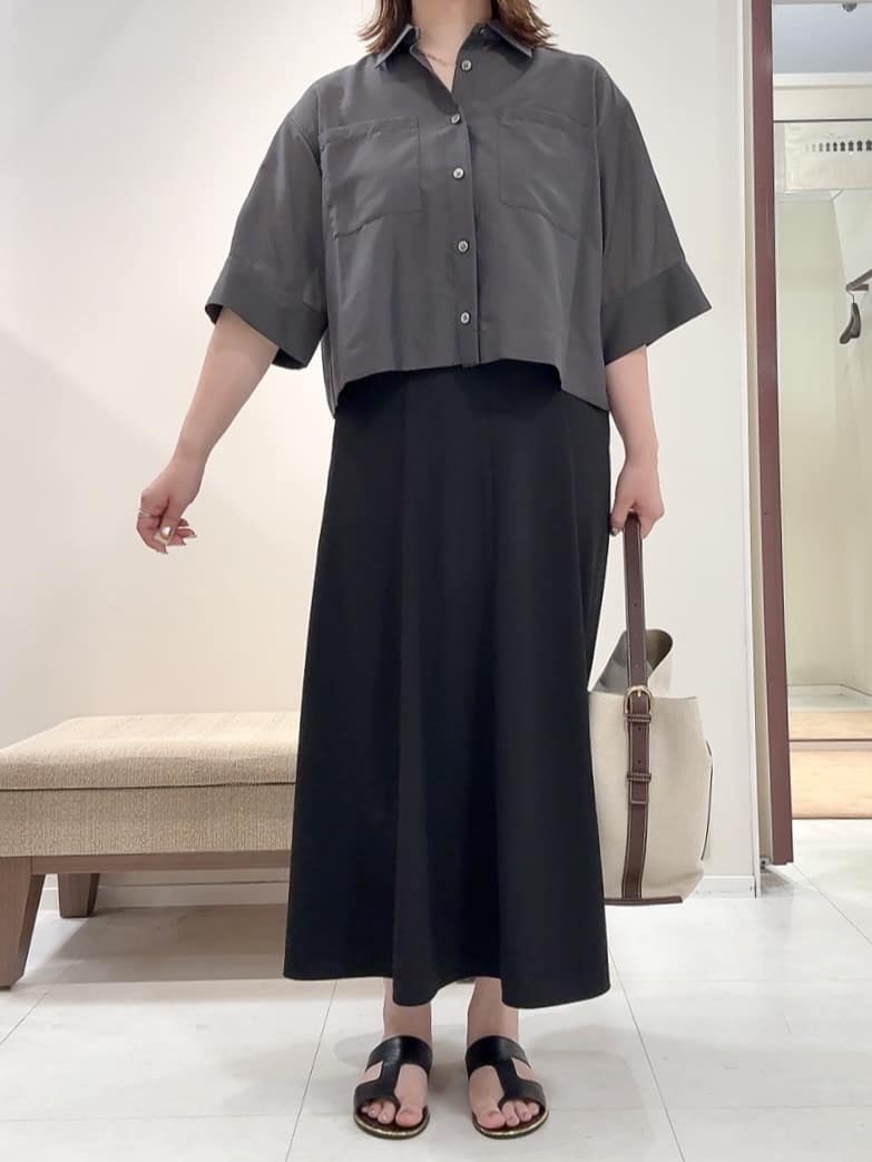 YUIさんの「UNTITLED｜【前開き/洗える】ショート丈シアーシャツ」を使ったコーディネート