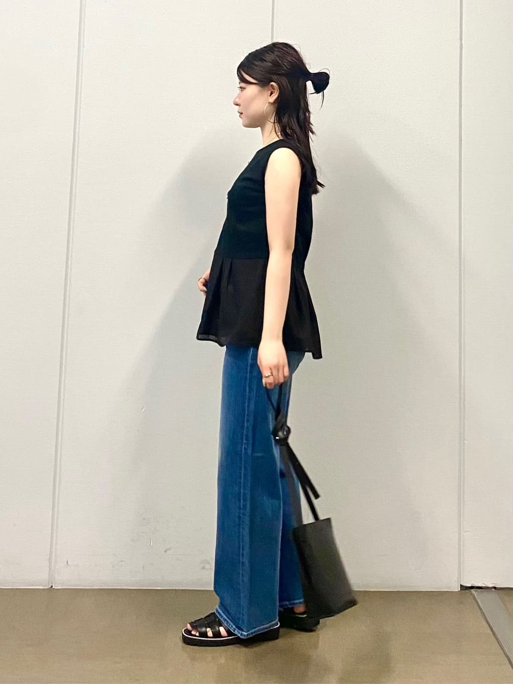 misakiさんの「INDIVI｜【洗える／レイヤードにも活躍】ペプラムインナートップス」を使ったコーディネート