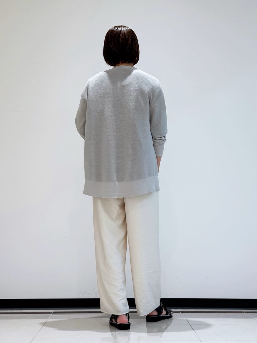 mikaさんの「INDIVI｜【洗える／UVケア／SETUP可能】ドロストワイドパンツ」を使ったコーディネート