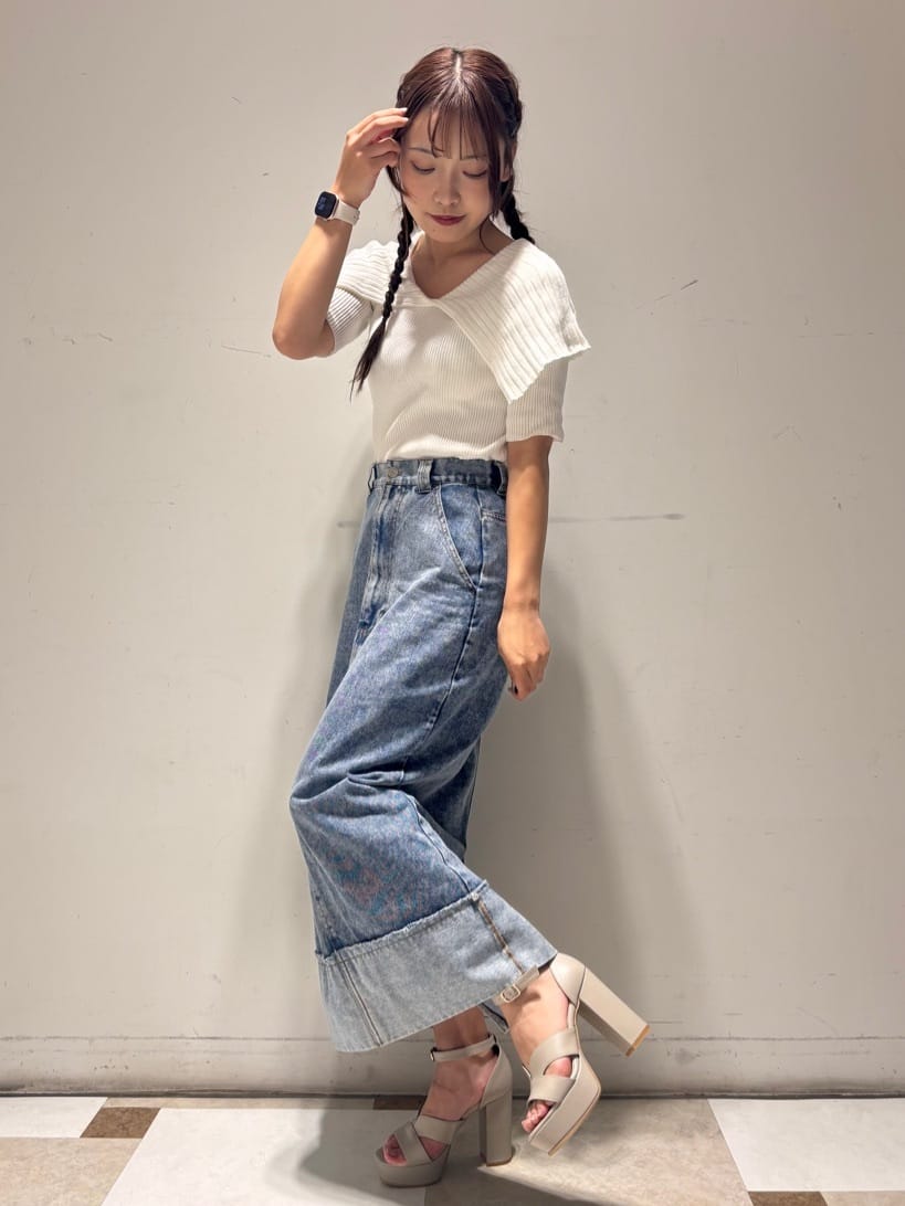 せらら⭐️さんの「ESPERANZA｜ネックベルトチャンキーヒールサンダル」を使ったコーディネート