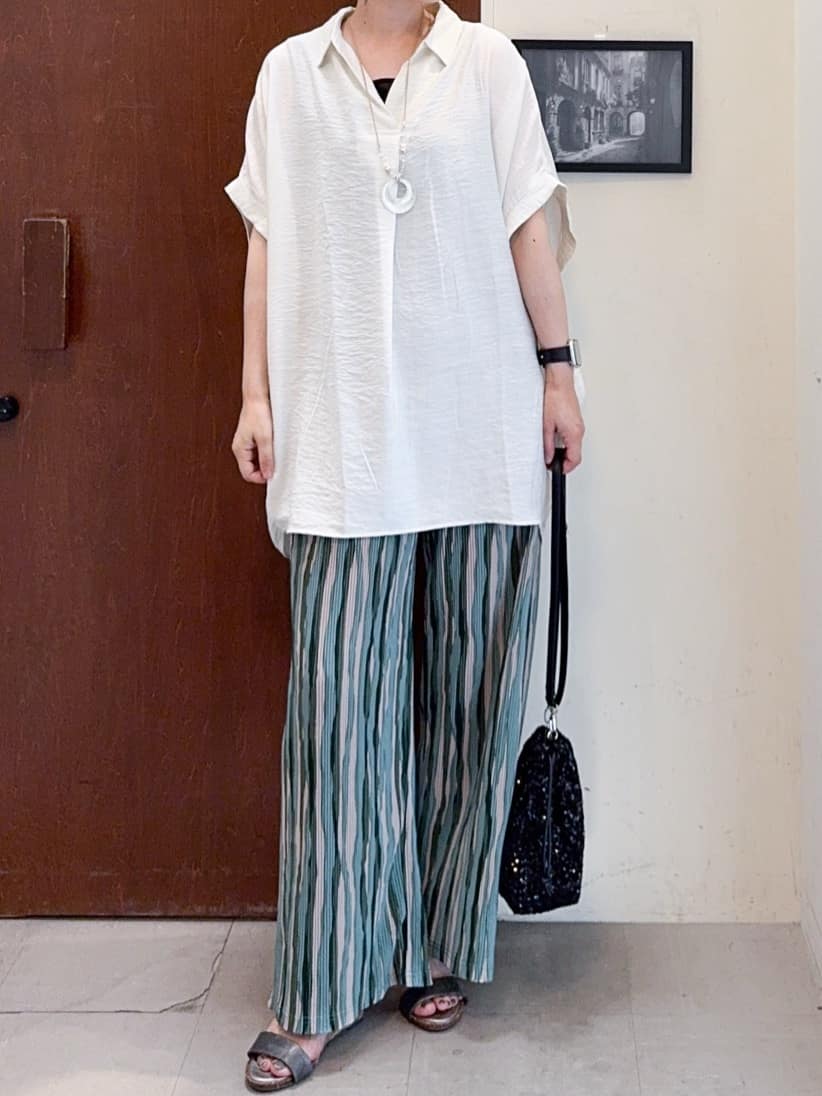 𝐇𝐢𝐫𝐨𝐦𝐢さんの「SHOO･LA･RUE｜【洗濯機可/柄が選べる】さらさら楽ちん プリーツ ワイドパンツ」を使ったコーディネート