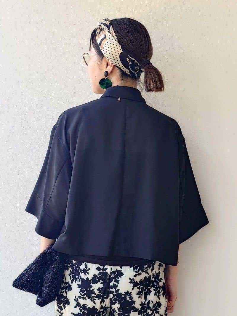 MUTSUKOさんの「UNTITLED｜【前開き/洗える】ショート丈シアーシャツ」を使ったコーディネート