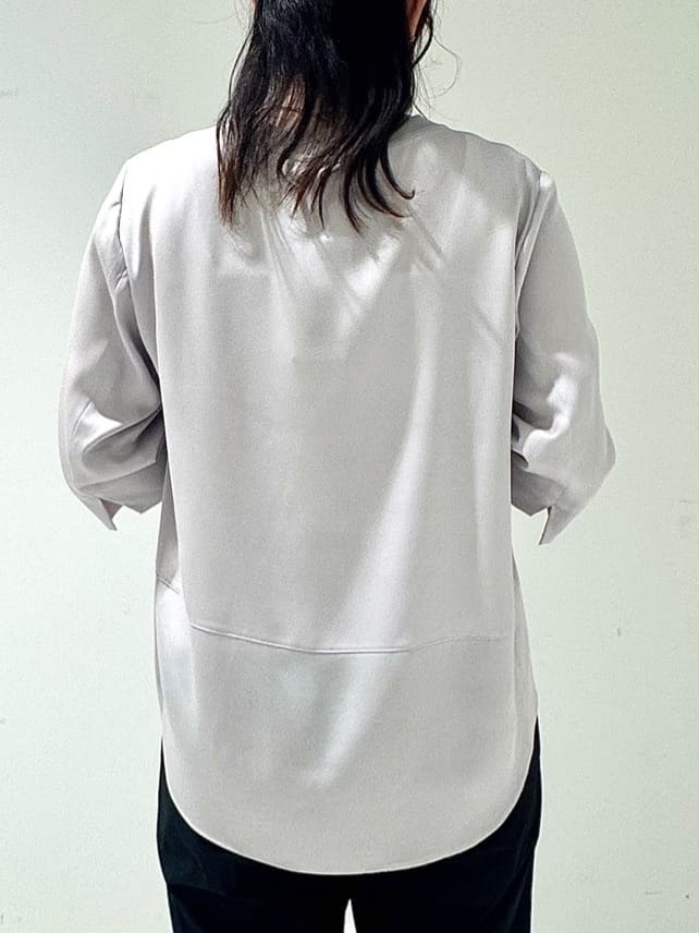 そんさんの「INDIVI｜【90cm四方】ボタニカル柄大判スカーフ」を使ったコーディネート
