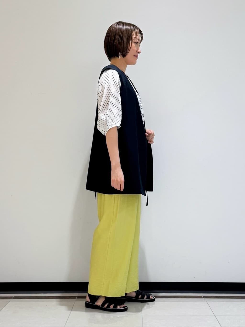 mikaさんの「INDIVI｜【洗える／UVケア／SETUP可能】ドロストワイドパンツ」を使ったコーディネート