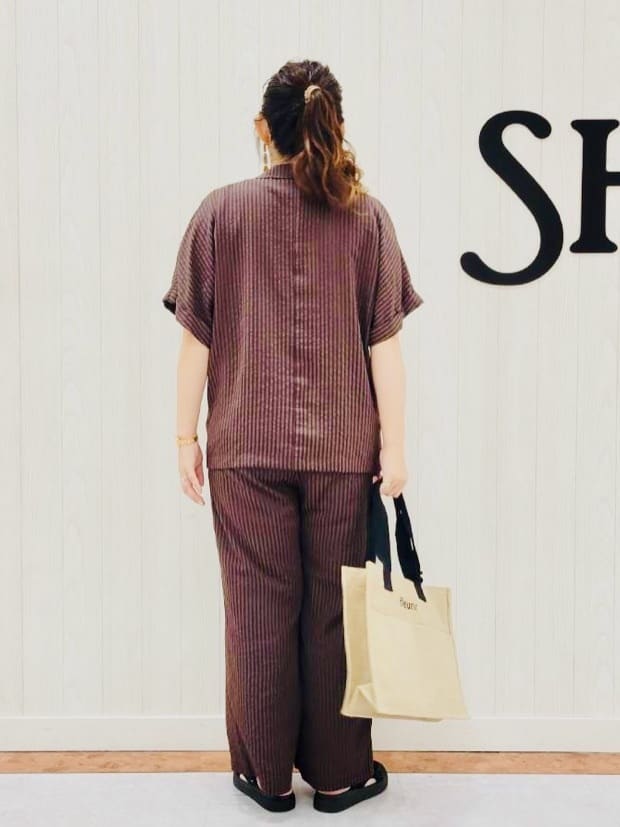 さくみぃさんの「SHOO･LA･RUE｜◆スパンコールベルトサンダル」を使ったコーディネート