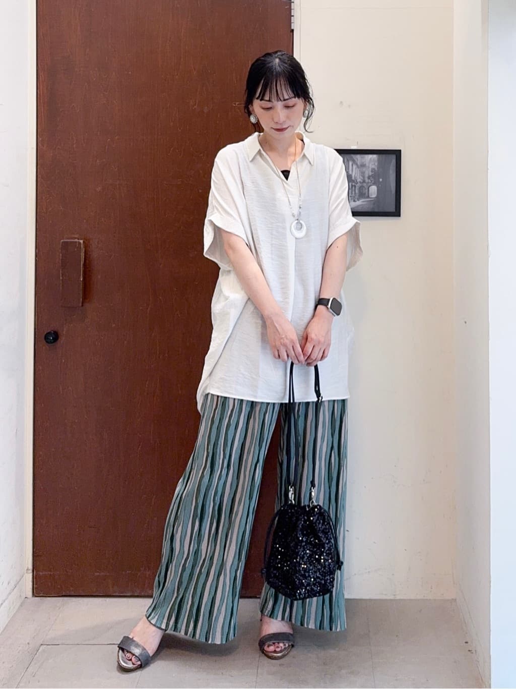 𝐇𝐢𝐫𝐨𝐦𝐢さんの「SHOO･LA･RUE｜【洗濯機可/柄が選べる】さらさら楽ちん プリーツ ワイドパンツ」を使ったコーディネート
