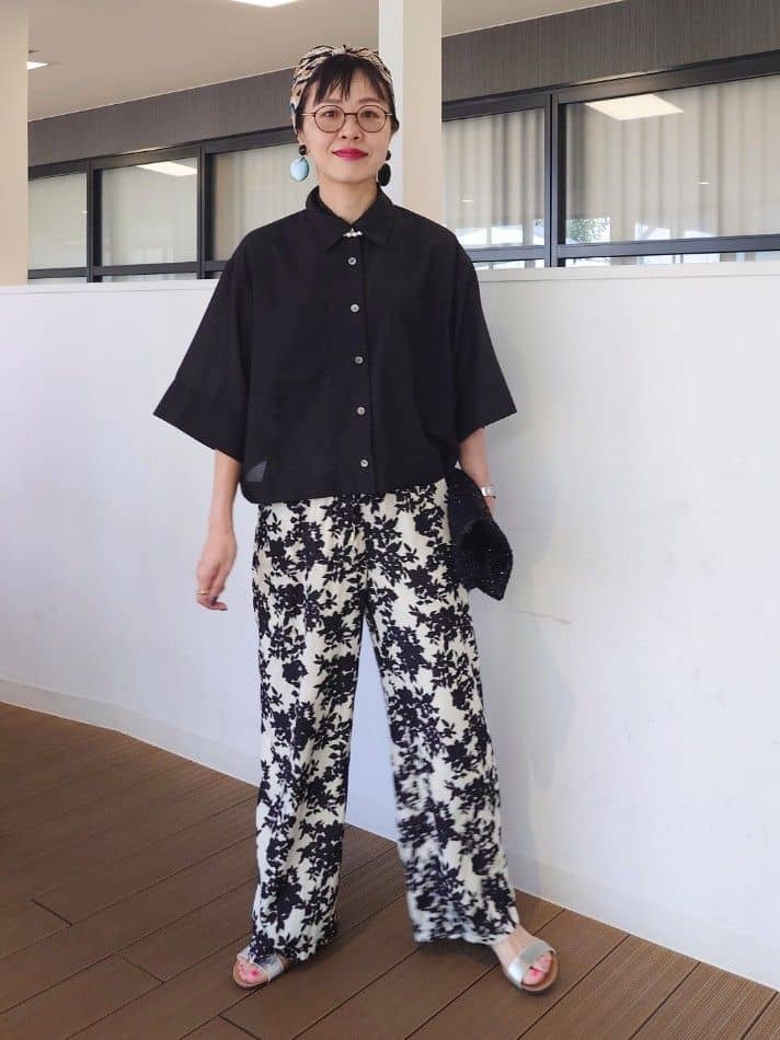 MUTSUKOさんの「UNTITLED｜【前開き/洗える】ショート丈シアーシャツ」を使ったコーディネート