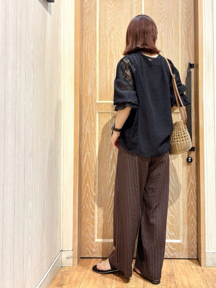 meiさんの「SHOO･LA･RUE｜【着丈選べる】一枚でこなれ見え サイドレースブラウス」を使ったコーディネート