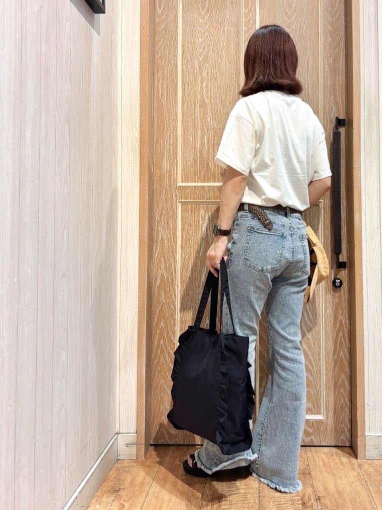 meiさんの「SHOO･LA･RUE｜【ひんやり/S-LL】サガラ刺繍ロゴTシャツ」を使ったコーディネート