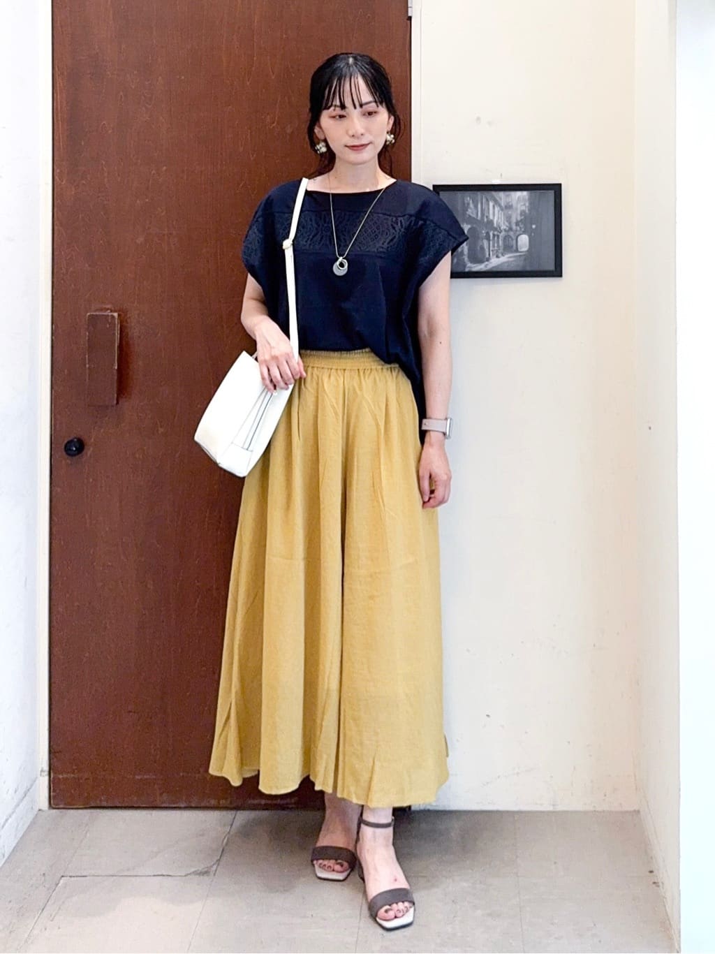 𝐇𝐢𝐫𝐨𝐦𝐢さんの「SHOO･LA･RUE｜【S-LL/裏地ひんやり】エアリーで涼やか 大人のシアースカーチョ」を使ったコーディネート