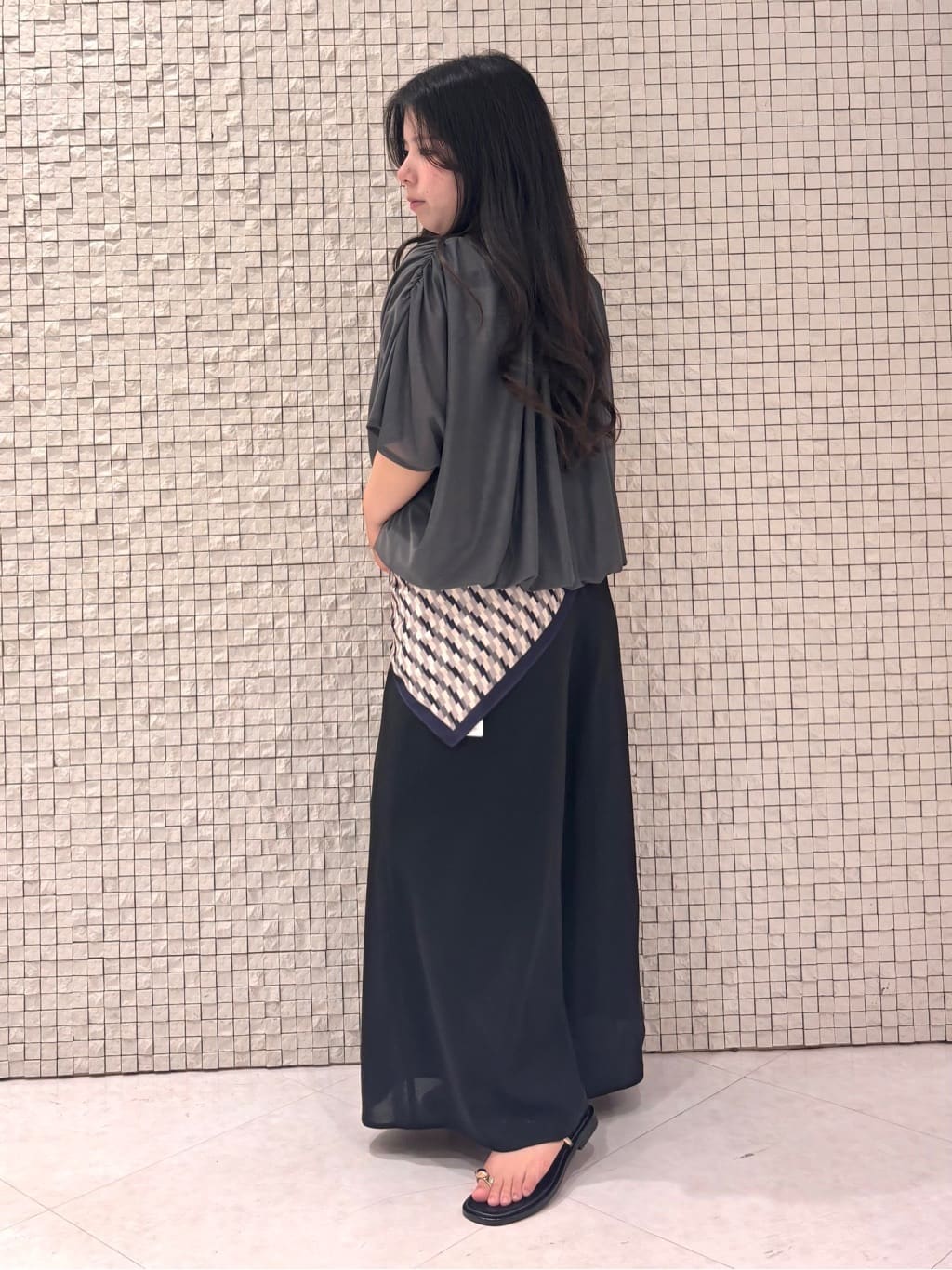 MEGUMIさんの「INDIVI｜【洗える／清涼感◎】ワイドフレアパンツ／スカーチョ」を使ったコーディネート