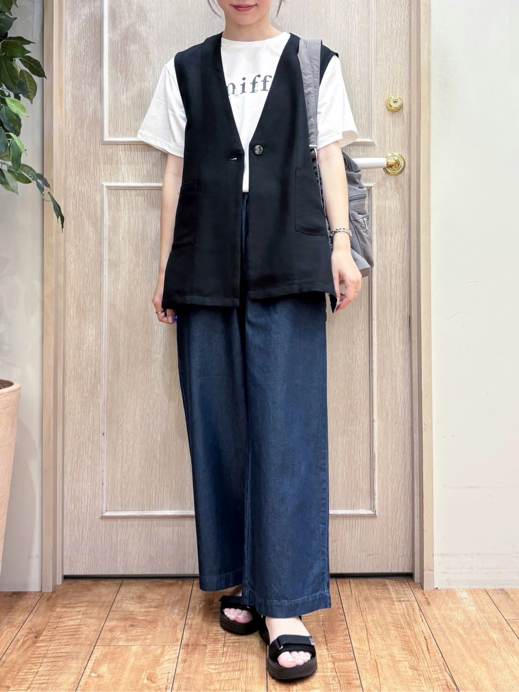 なみさんの「SHOO･LA･RUE｜【S-LL】夏のレイヤードコーデに さらりと着られるメッシュジレ」を使ったコーディネート