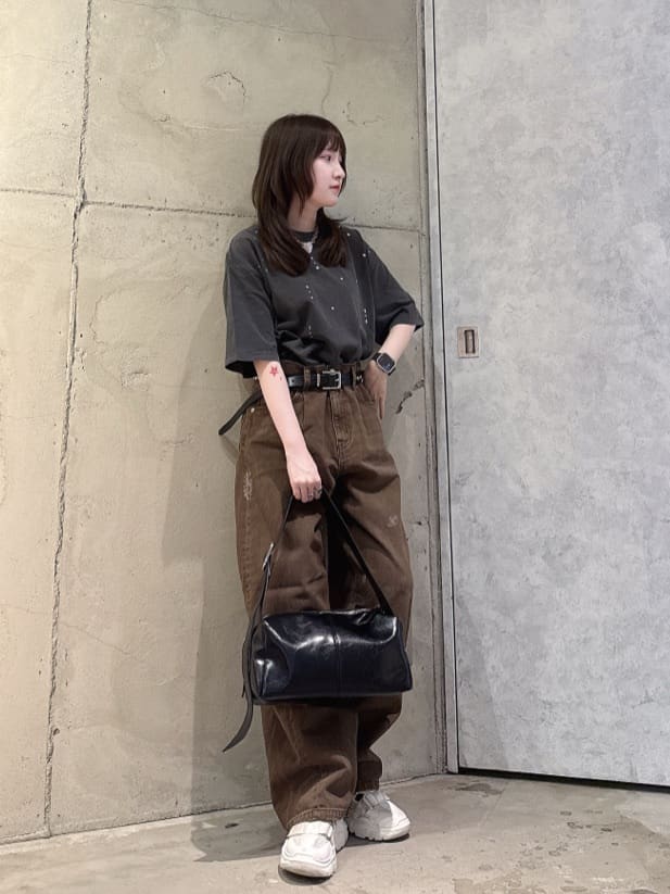MIKAさんの「tk.TAKEO KIKUCHI｜ヴィンテージライクスタッズTシャツ」を使ったコーディネート