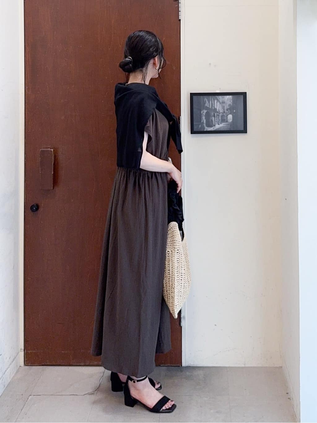 𝐇𝐢𝐫𝐨𝐦𝐢さんの「SHOO･LA･RUE｜【前後2WAY】さらりと大人上品に 楊柳フレンチワンピース」を使ったコーディネート
