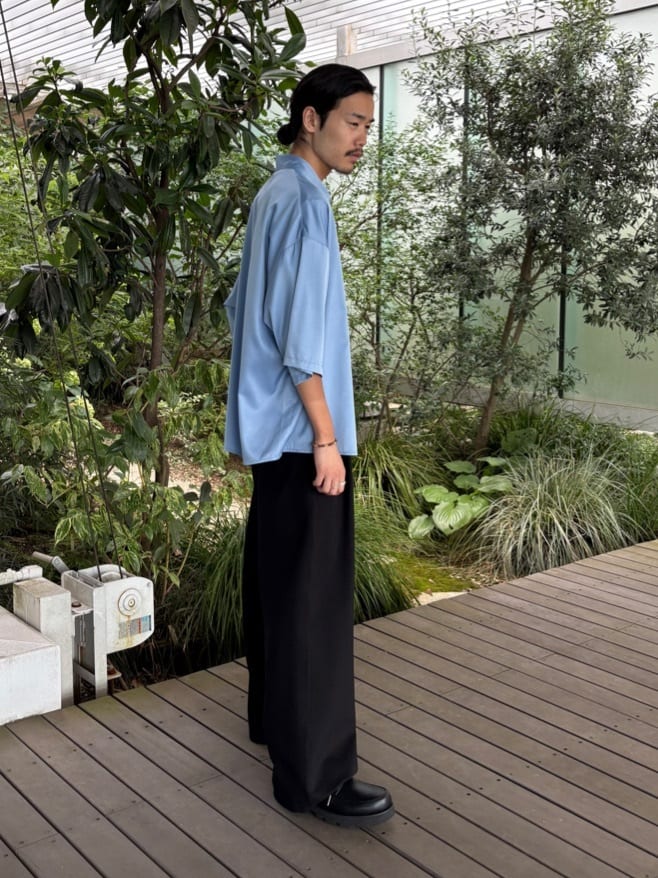 北浦歩大さんの「tk.TAKEO KIKUCHI｜◆【WEB限定】無地/花柄アソートドレープ半袖シャツ」を使ったコーディネート