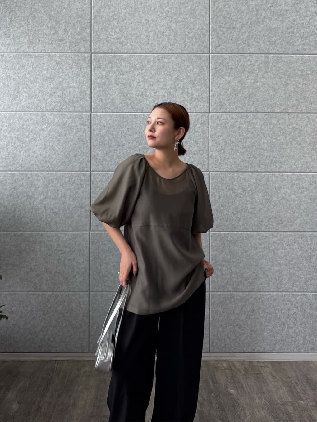 ayanoさんの「INDIVI｜ボリュームスリーブブラウス」を使ったコーディネート