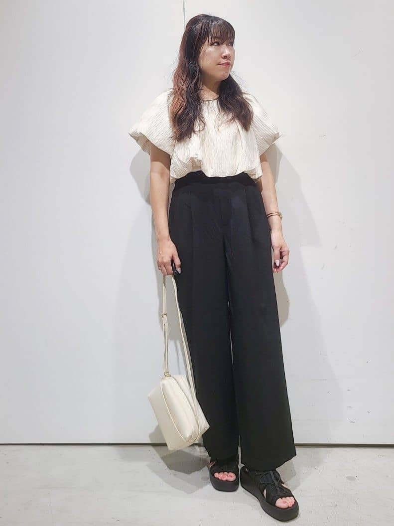 hmさんの「OPAQUE.CLIP｜ふくれジャカードバルーンブラウス【洗濯機洗い可】」を使ったコーディネート