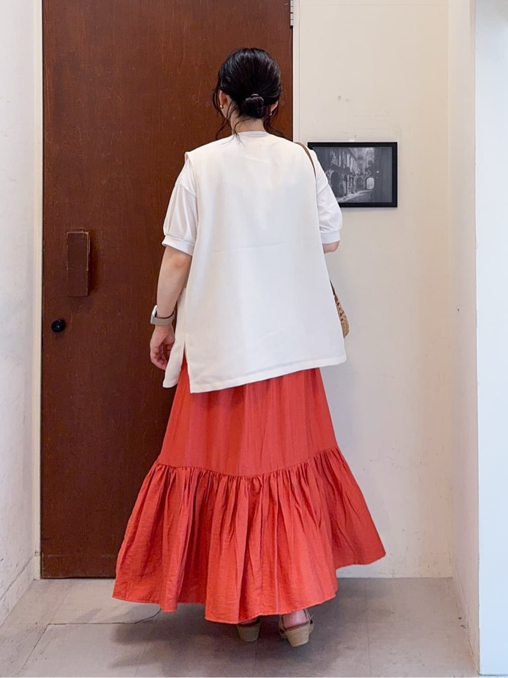 𝐇𝐢𝐫𝐨𝐦𝐢さんの「SHOO･LA･RUE｜【S-LL】夏のレイヤードコーデに さらりと着られるメッシュジレ」を使ったコーディネート