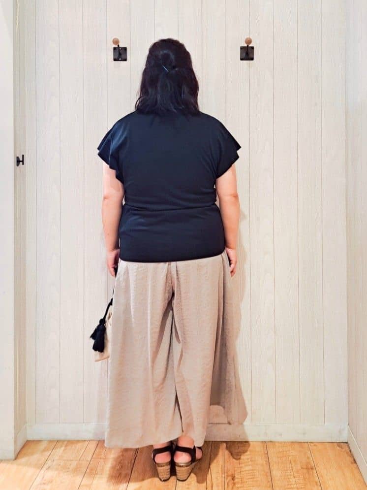 kotomiさんの「SHOO･LA･RUE｜【汗ジミ防止/ひんやり/UV】フリルスリーブTシャツ」を使ったコーディネート