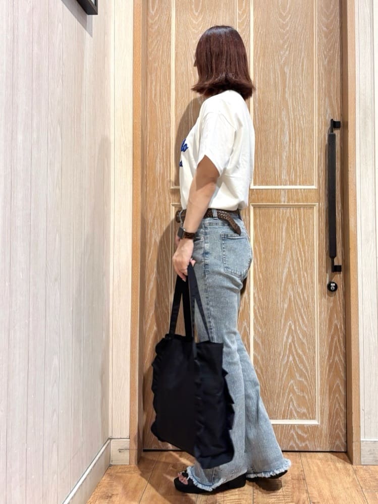meiさんの「SHOO･LA･RUE｜【ひんやり/S-LL】サガラ刺繍ロゴTシャツ」を使ったコーディネート