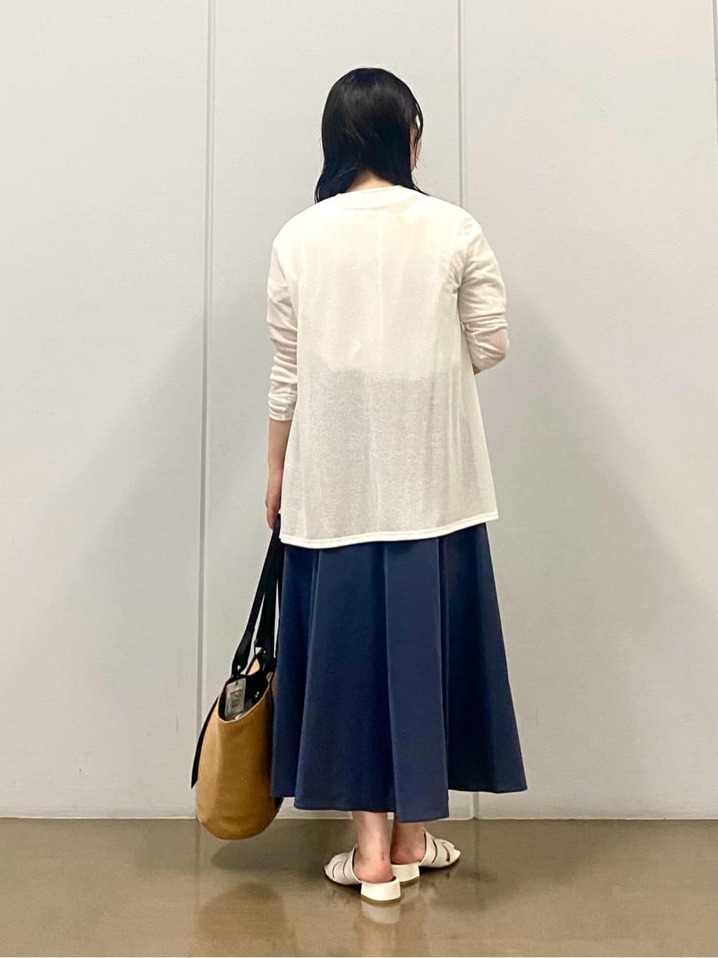 misakiさんの「INDIVI｜【洗える／シアーストライプ柄】着流しジャージカーディガン」を使ったコーディネート