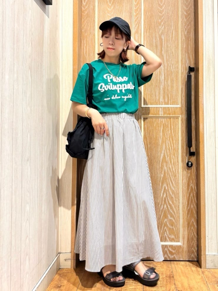meiさんの「SHOO･LA･RUE｜【ひんやり/S-LL】サガラ刺繍ロゴTシャツ」を使ったコーディネート