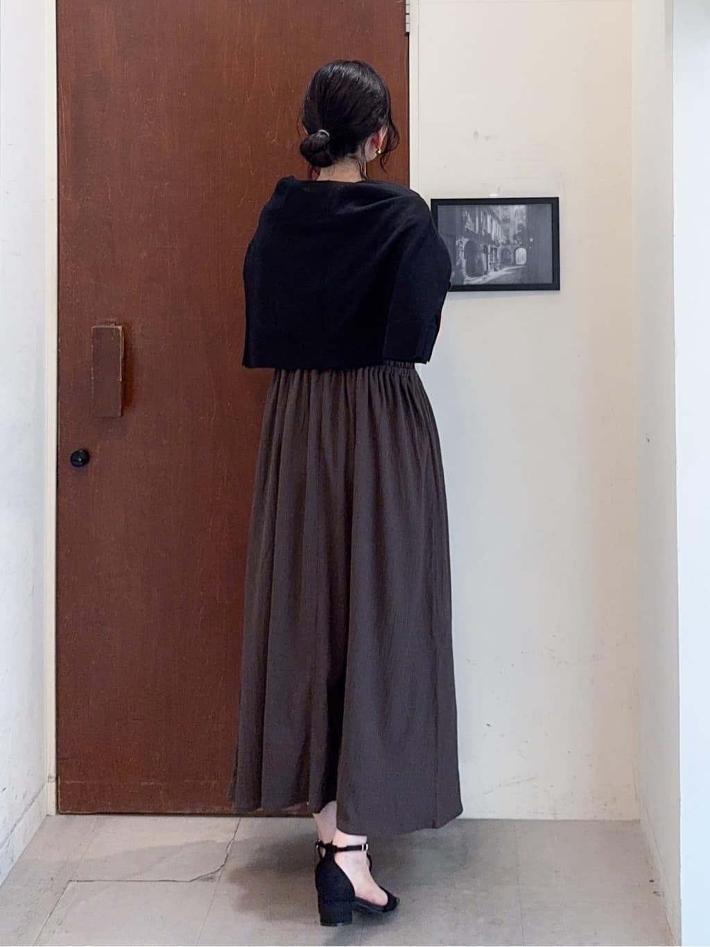 𝐇𝐢𝐫𝐨𝐦𝐢さんの「SHOO･LA･RUE｜【前後2WAY】さらりと大人上品に 楊柳フレンチワンピース」を使ったコーディネート