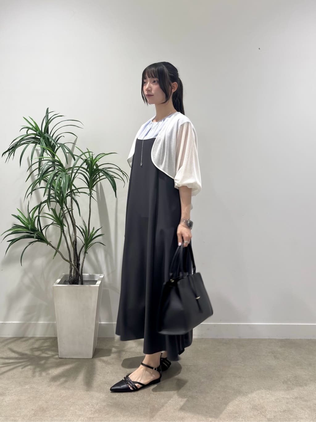 ibukiさんの「INDIVI｜【UVケア】エアリージョーゼット キャミワンピース」を使ったコーディネート