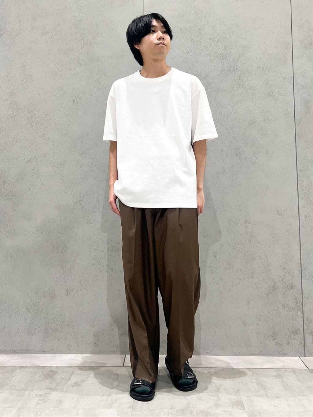 SHI-MAさんの「THE SHOP TK｜エシカルブロード切替Tシャツ 洗濯機OK」を使ったコーディネート