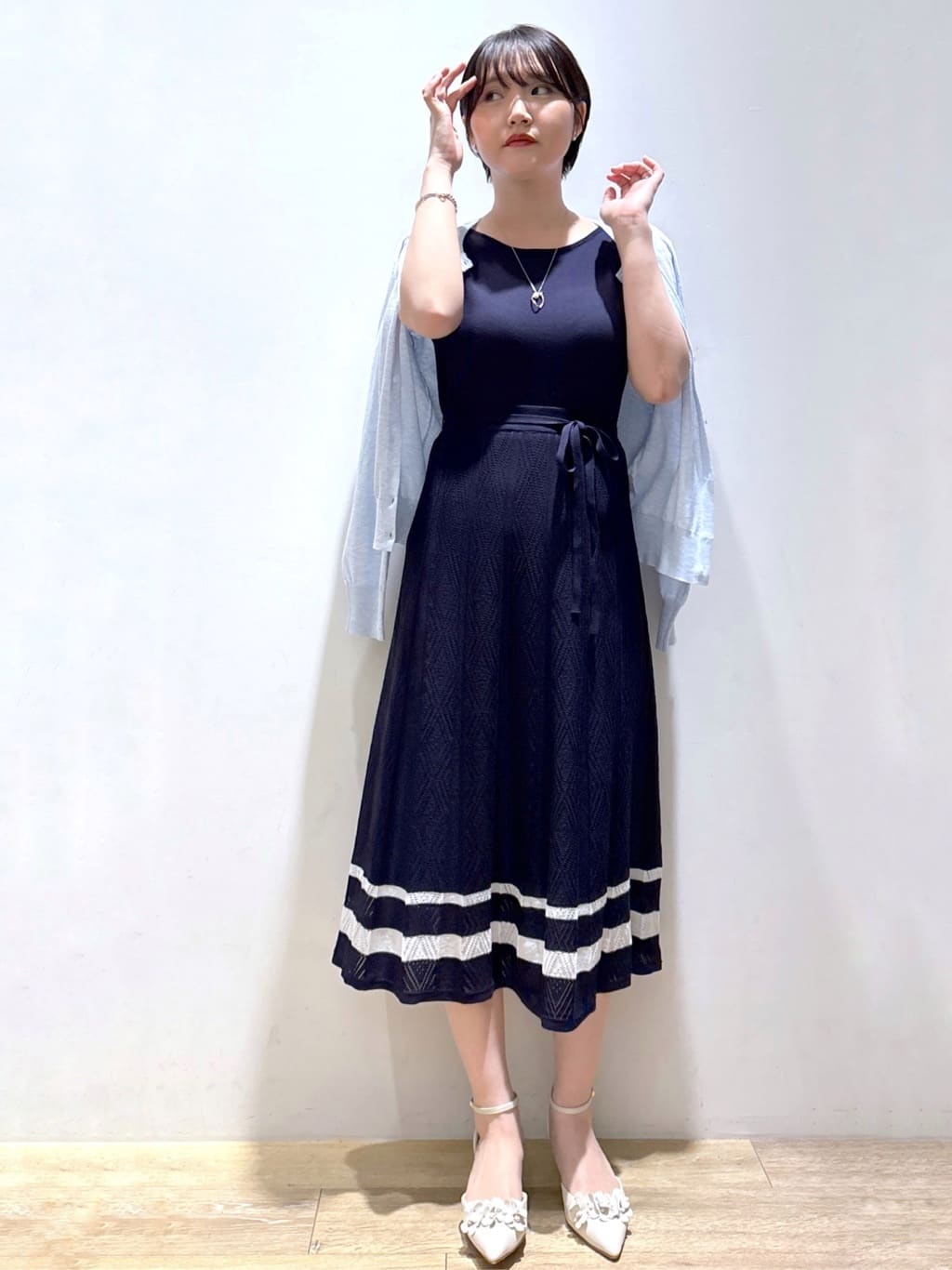 mizukiさんの「index｜《7色展開／XS-LLサイズ》ビジューボタンクルーネックカーディガン【洗濯機洗い可】」を使ったコーディネート
