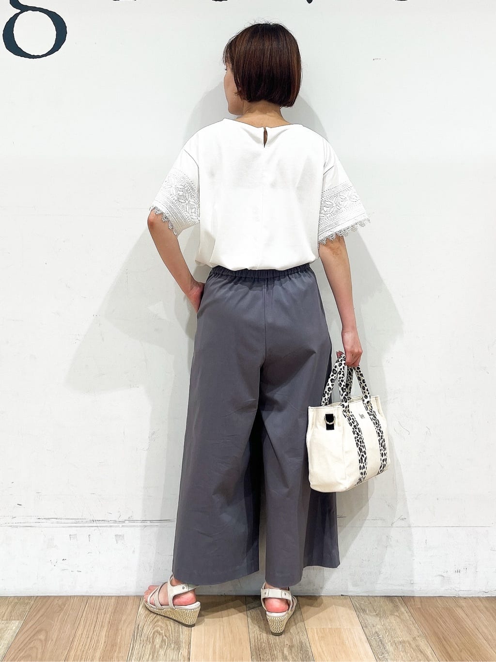 山さんさんの「grove｜サマーハイパーストレッチワイドパンツ」を使ったコーディネート