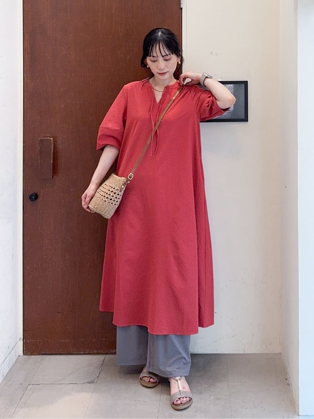 𝐇𝐢𝐫𝐨𝐦𝐢さんの「SHOO･LA･RUE｜【S-LL/ひんやり/UV】リラクシーな穿き心地 エアリーワイドパンツ」を使ったコーディネート