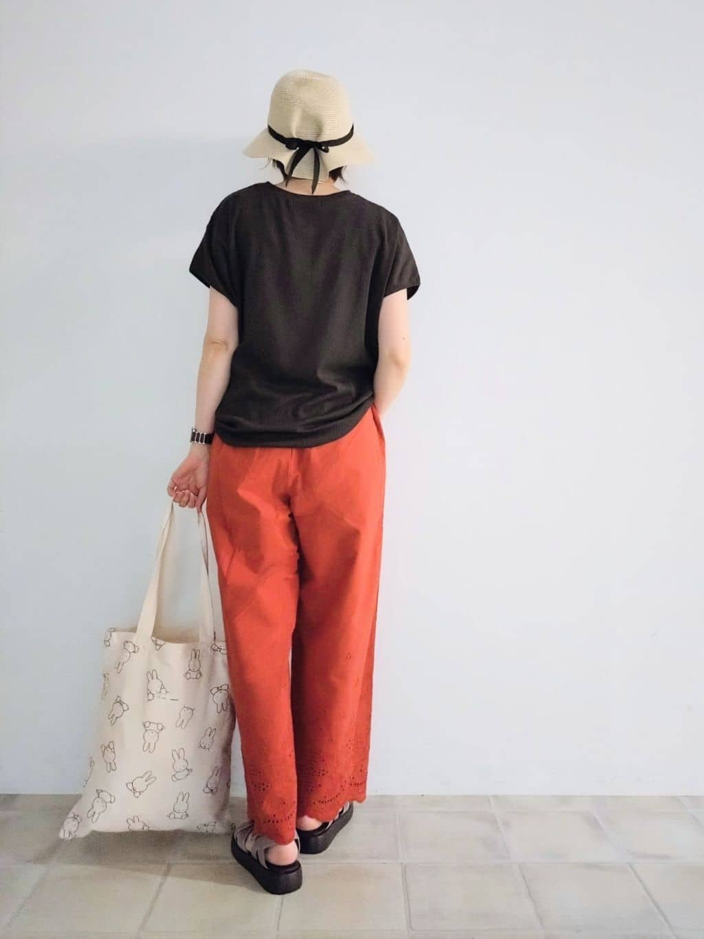 miomioさんの「SHOO･LA･RUE｜【S-LL】ブラウス見えする 軽やかな着心地の しぼしぼトップス」を使ったコーディネート