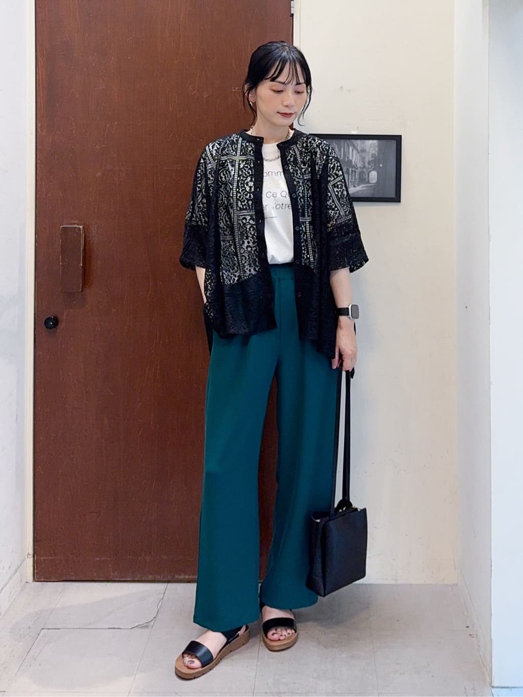 𝐇𝐢𝐫𝐨𝐦𝐢さんの「SHOO･LA･RUE｜大人レトロスタイルに レースポンチョシャツ」を使ったコーディネート
