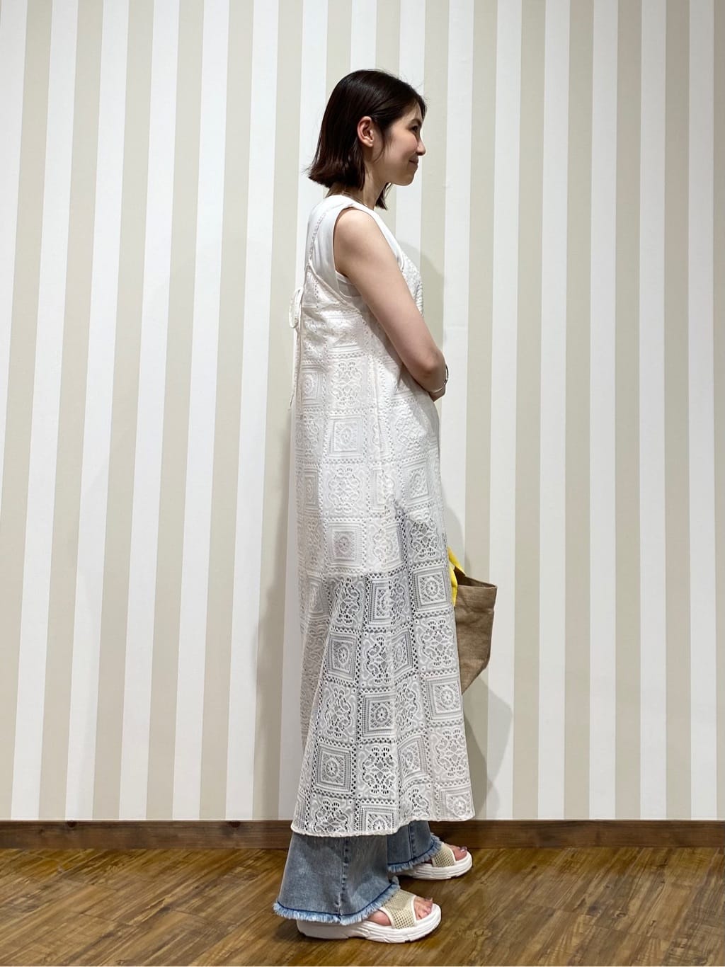 SAOさんの「SHOO･LA･RUE｜【汗ジミ軽減/ひんやり/UV】大人のヘルシーな着こなしに タックノースリーブチュニック」を使ったコーディネート